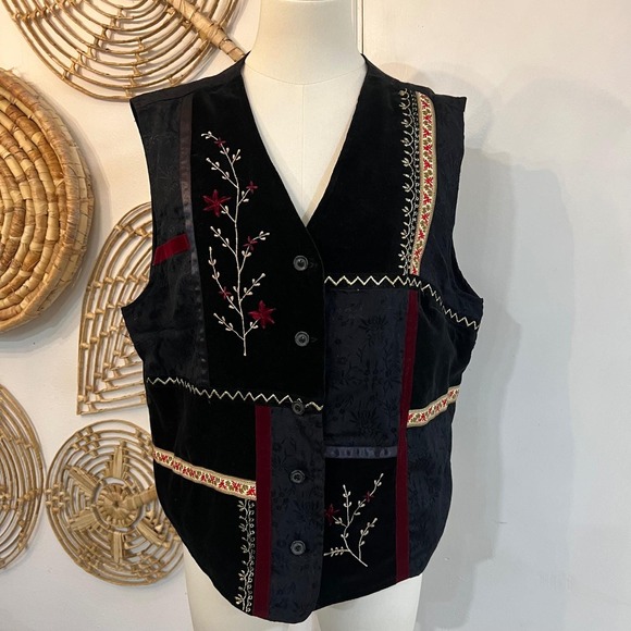 White Stag Jackets & Blazers - Vintage White Stag Velvet Tapestry Embroidered Vest Boho Western Cottagecore L